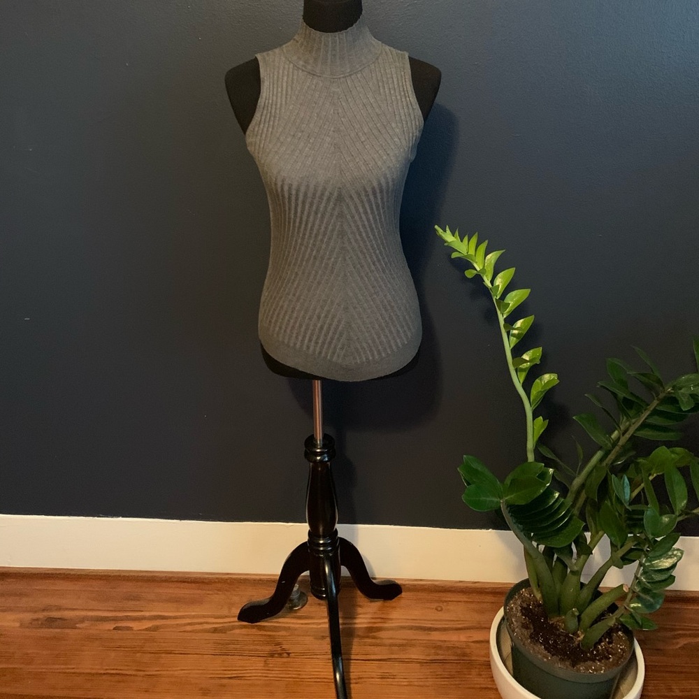 INC Gray Sleeveless Sweater - PS